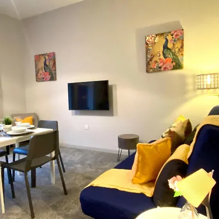 Funky Stylish Apartment! - 5 Minute Walk To The Best Beach! - Great Location - Parking - Fast Wifi - Smart Tv - Newly Decorated - Sleeps Up To 4! Close To Bournemouth & Poole Town Centre & Sandbanks Extérieur photo