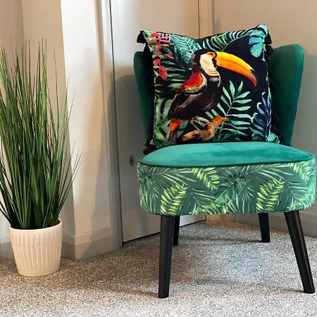 Funky Stylish Apartment! - 5 Minute Walk To The Best Beach! - Great Location - Parking - Fast Wifi - Smart Tv - Newly Decorated - Sleeps Up To 4! Close To Bournemouth & Poole Town Centre & Sandbanks Extérieur photo