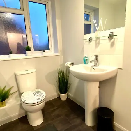 Funky Stylish Apartment! - 5 Minute Walk To The Best Beach! - Great Location - Parking - Fast Wifi - Smart Tv - Newly Decorated - Sleeps Up To 4! Close To Bournemouth & Poole Town Centre & Sandbanks Extérieur photo