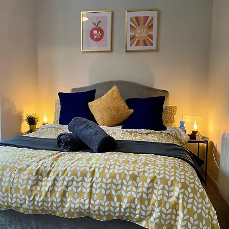 Funky Stylish Apartment! - 5 Minute Walk To The Best Beach! - Great Location - Parking - Fast Wifi - Smart Tv - Newly Decorated - Sleeps Up To 4! Close To Bournemouth & Poole Town Centre & Sandbanks Extérieur photo