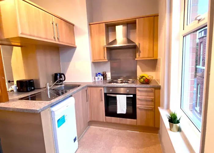 Funky Stylish Apartment! - 5 Minute Walk To The Best Beach! - Great Location - Parking - Fast Wifi - Smart Tv - Newly Decorated - Sleeps Up To 4! Close To Bournemouth & Poole Town Centre & Sandbanks