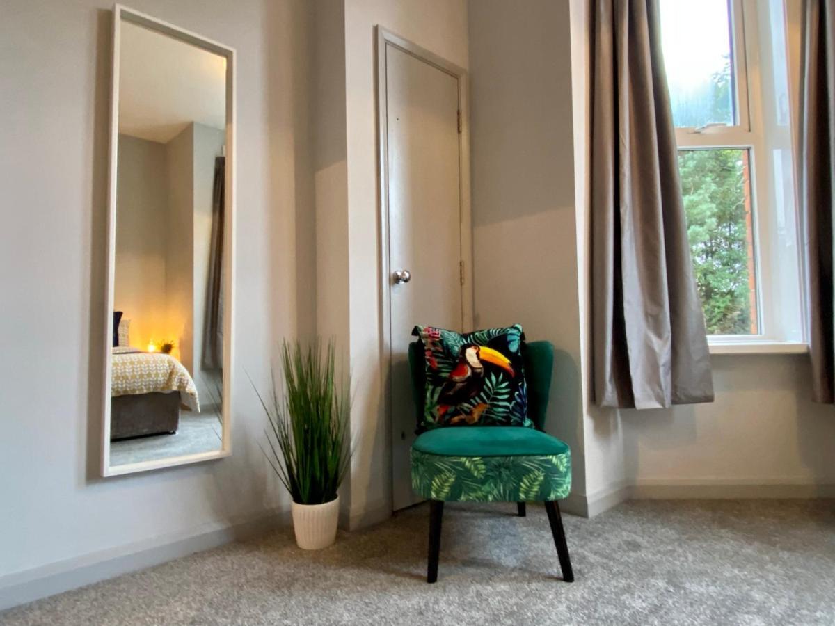 Funky Stylish Apartment! - 5 Minute Walk To The Beach! - Great Location - Parking - Fast Wifi - Smart Tv - Newly Decorated - Sleeps Up To 4! Close To & Poole Town Centre & Sandbanks Appartement